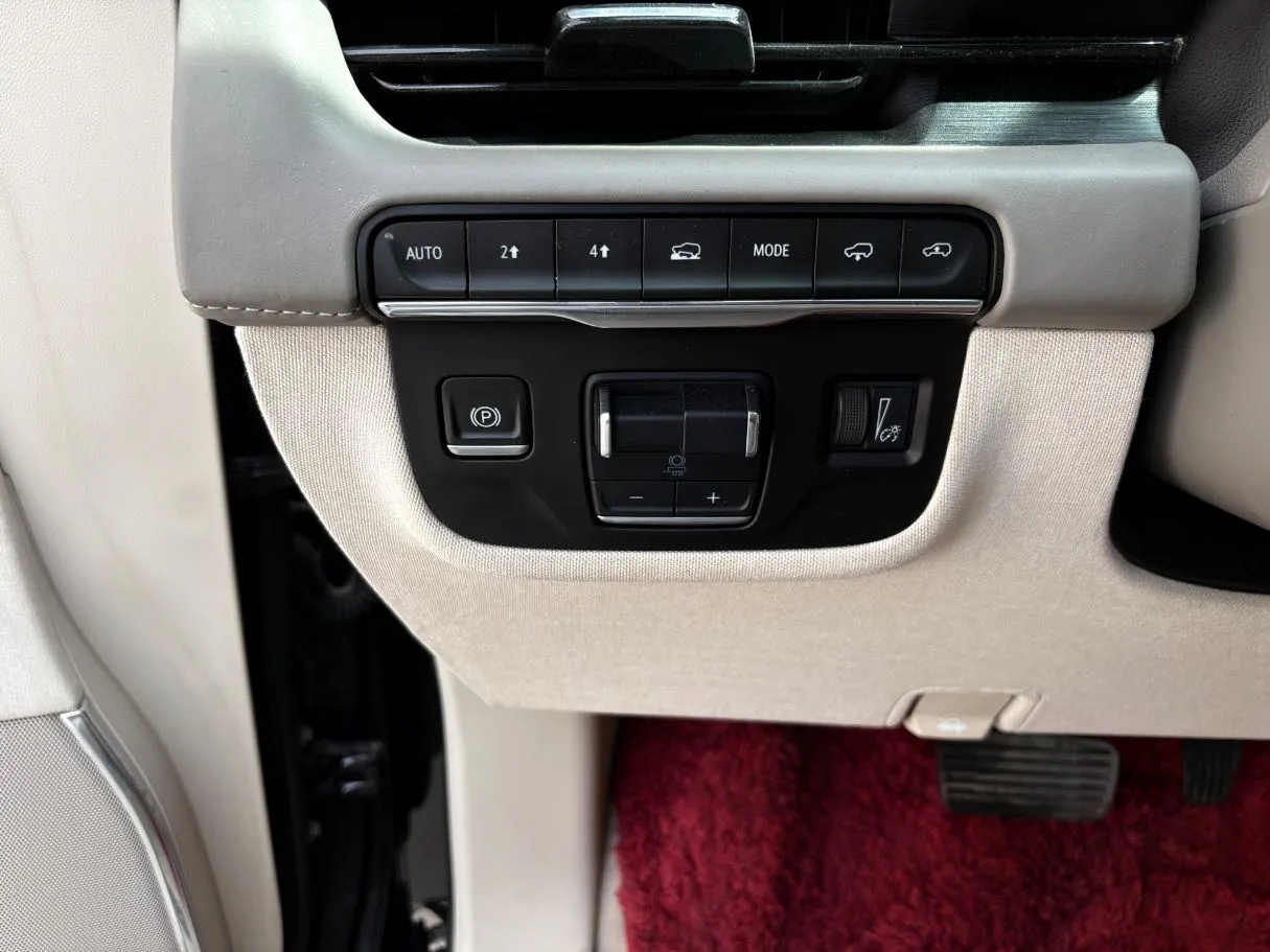 Car image 26