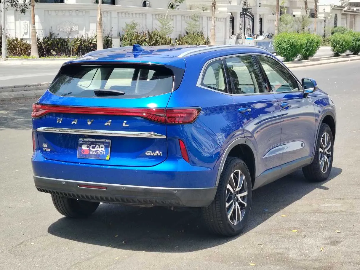 Car image 5