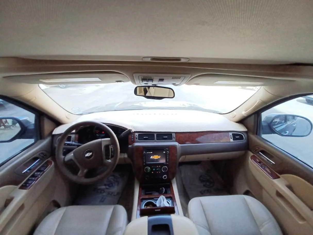 Car image 13