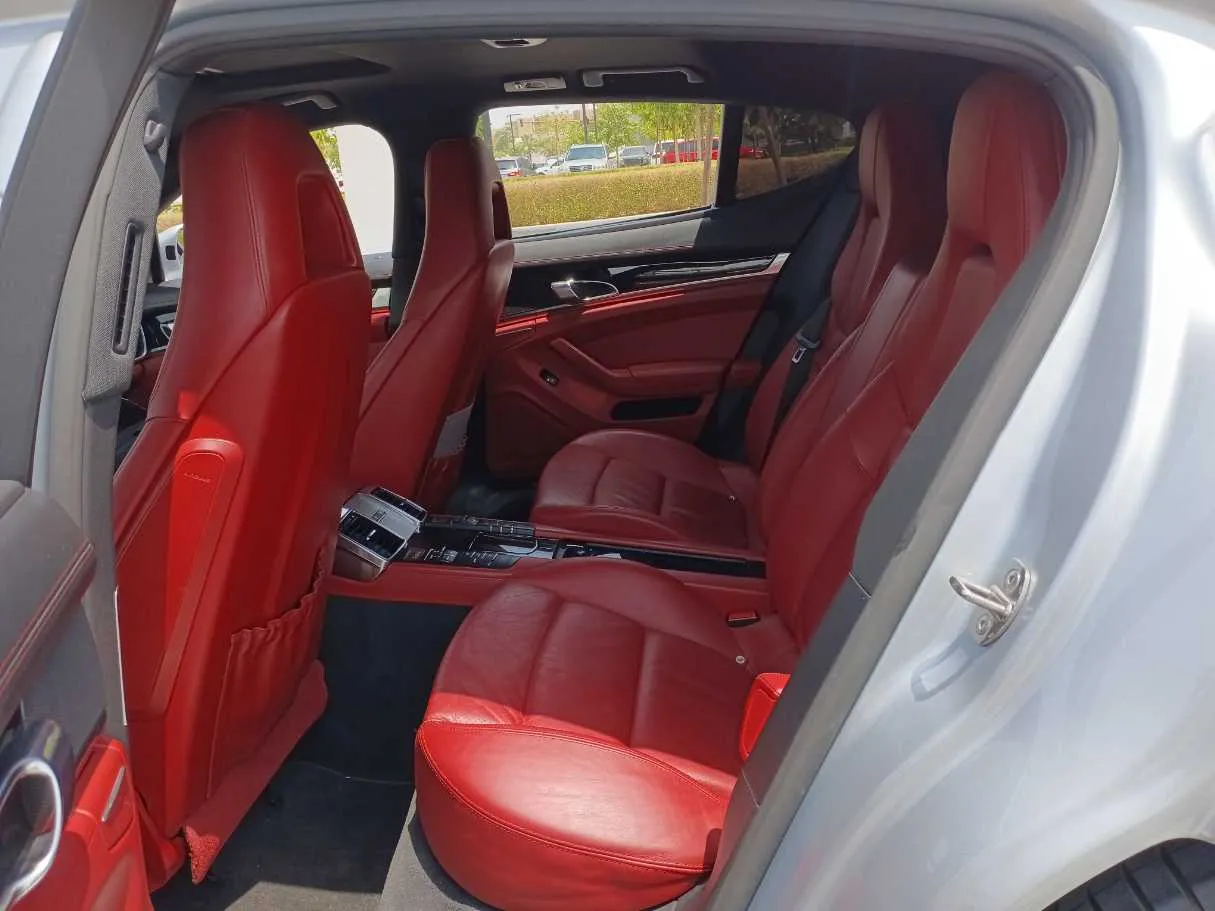 Car image 13