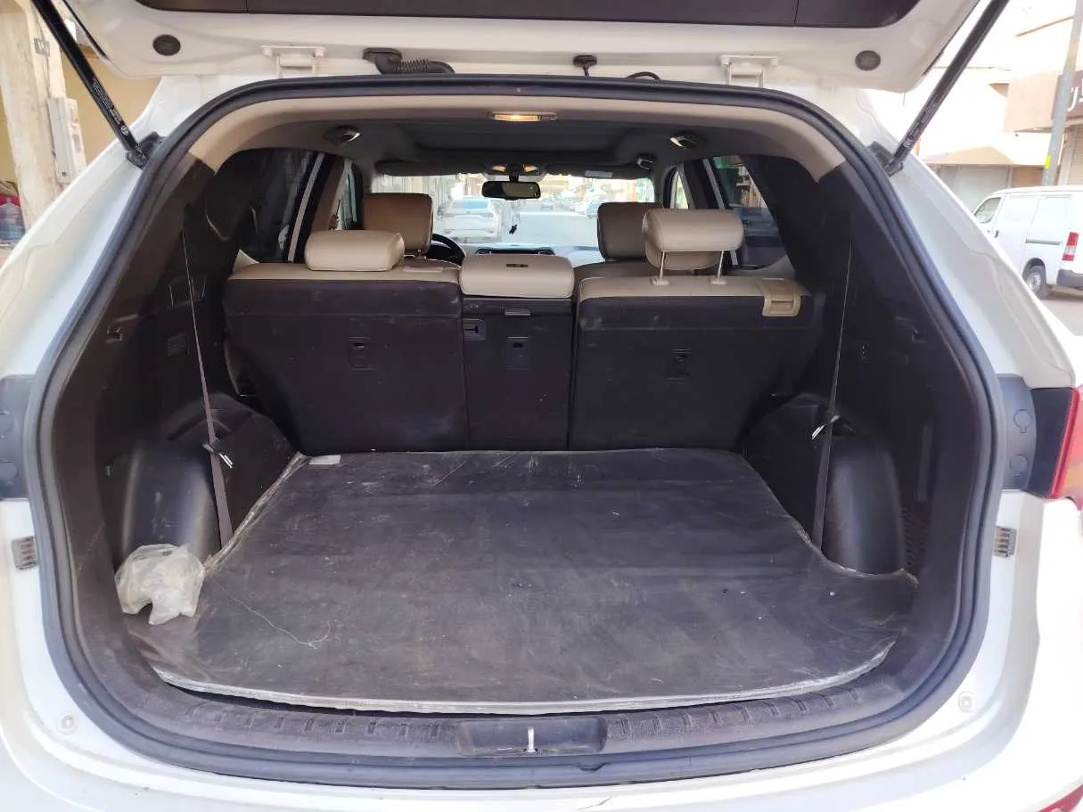 Car image 27