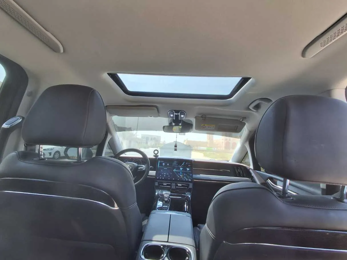 Car image 17