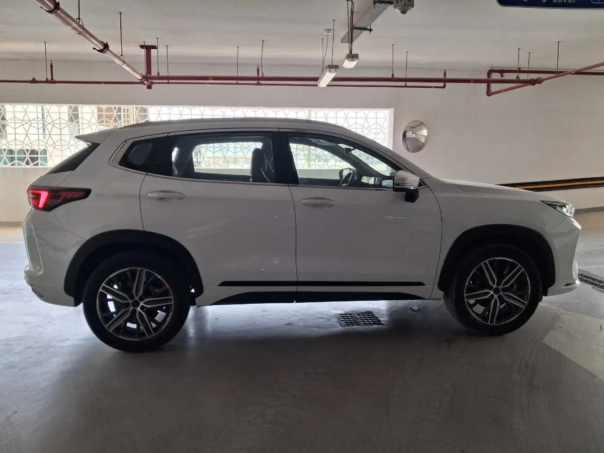 Car image 8