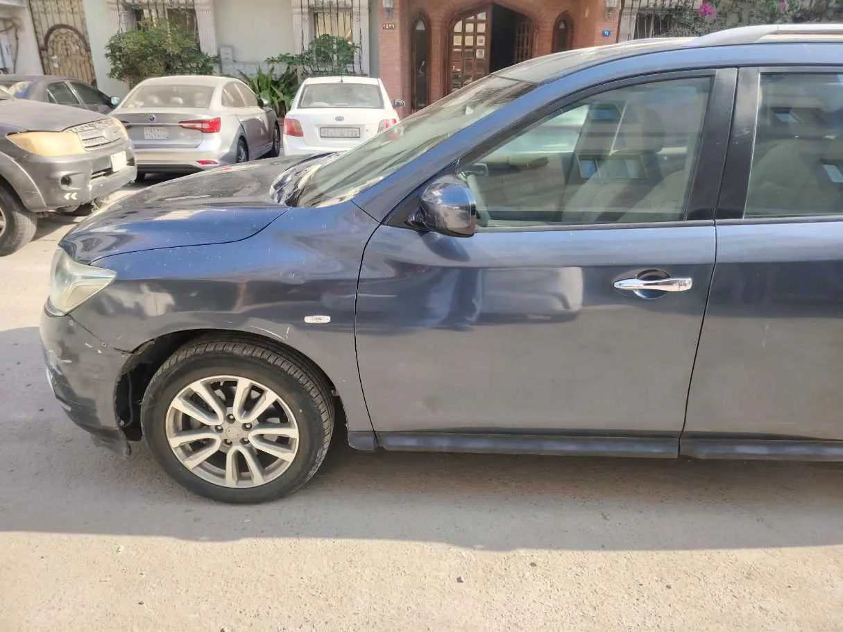 Car image 8