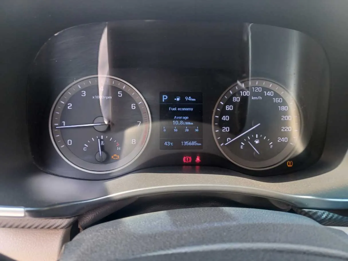 Car image 19