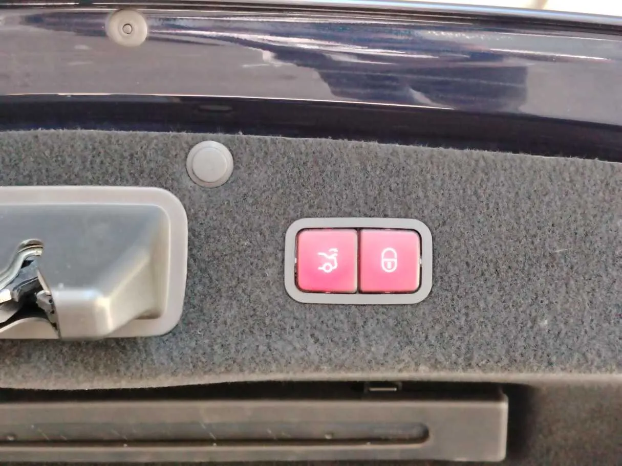 Car image 33