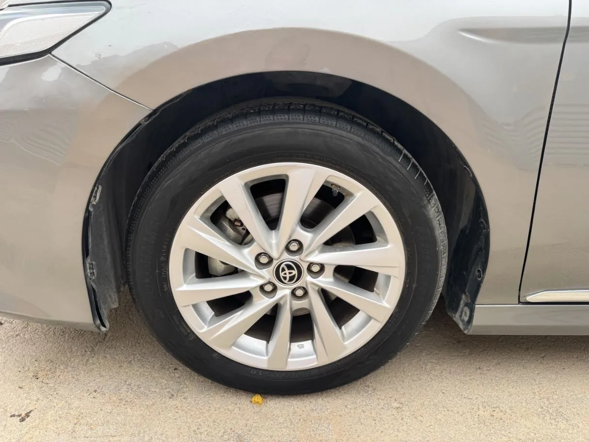 Car image 9