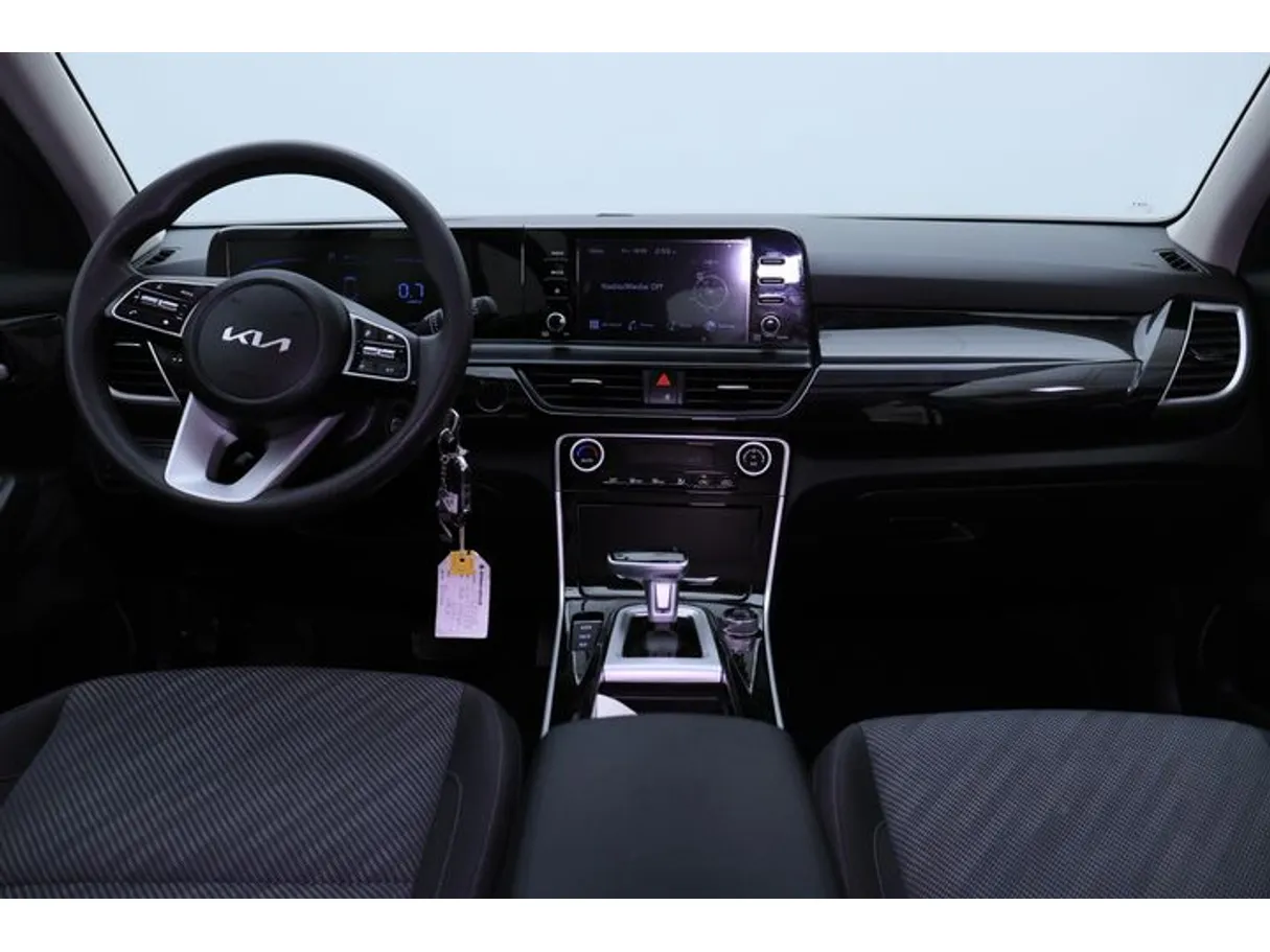 Car image 14