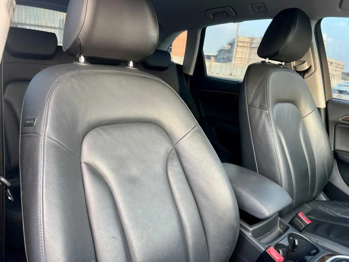 Car image 19