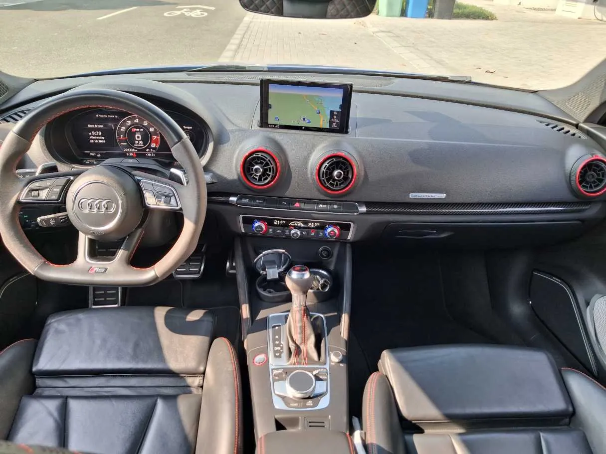 Car image 15