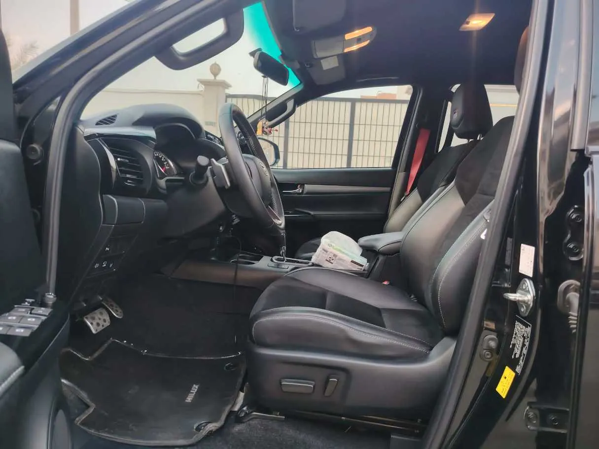 Car image 15