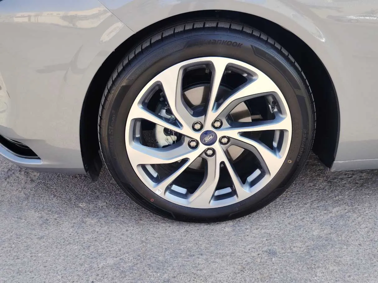 Car image 10