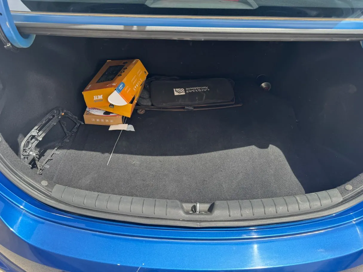 Car image 20
