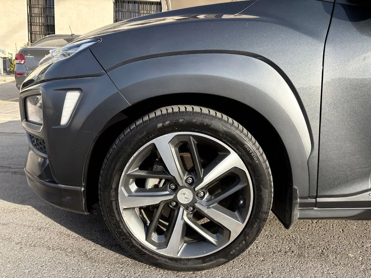 Car image 9