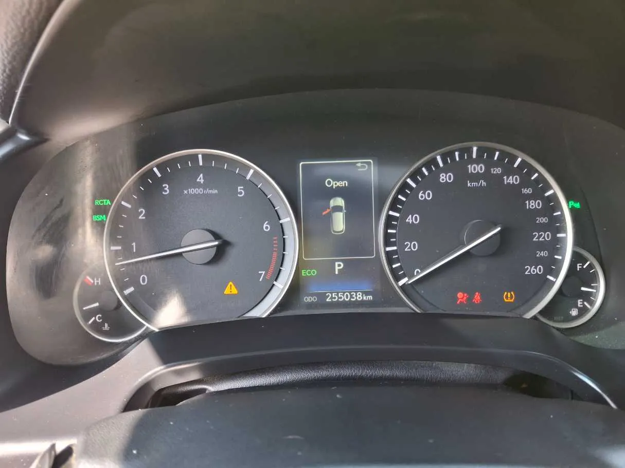 Car image 18