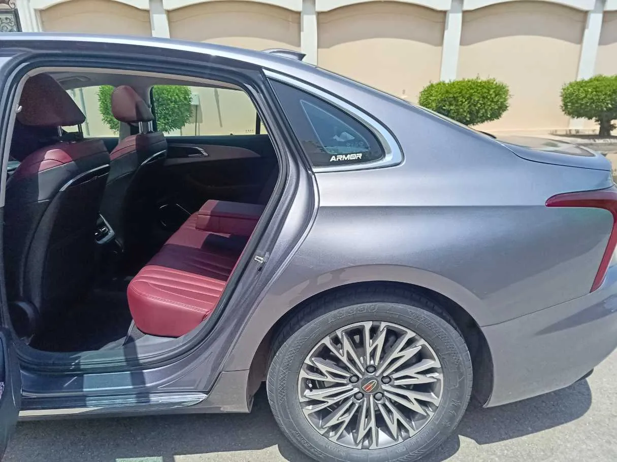 Car image 16