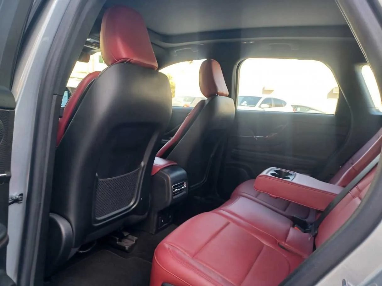 Car image 15