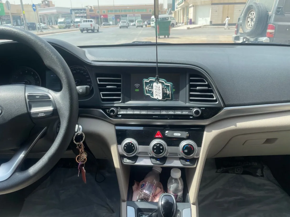Car image 19