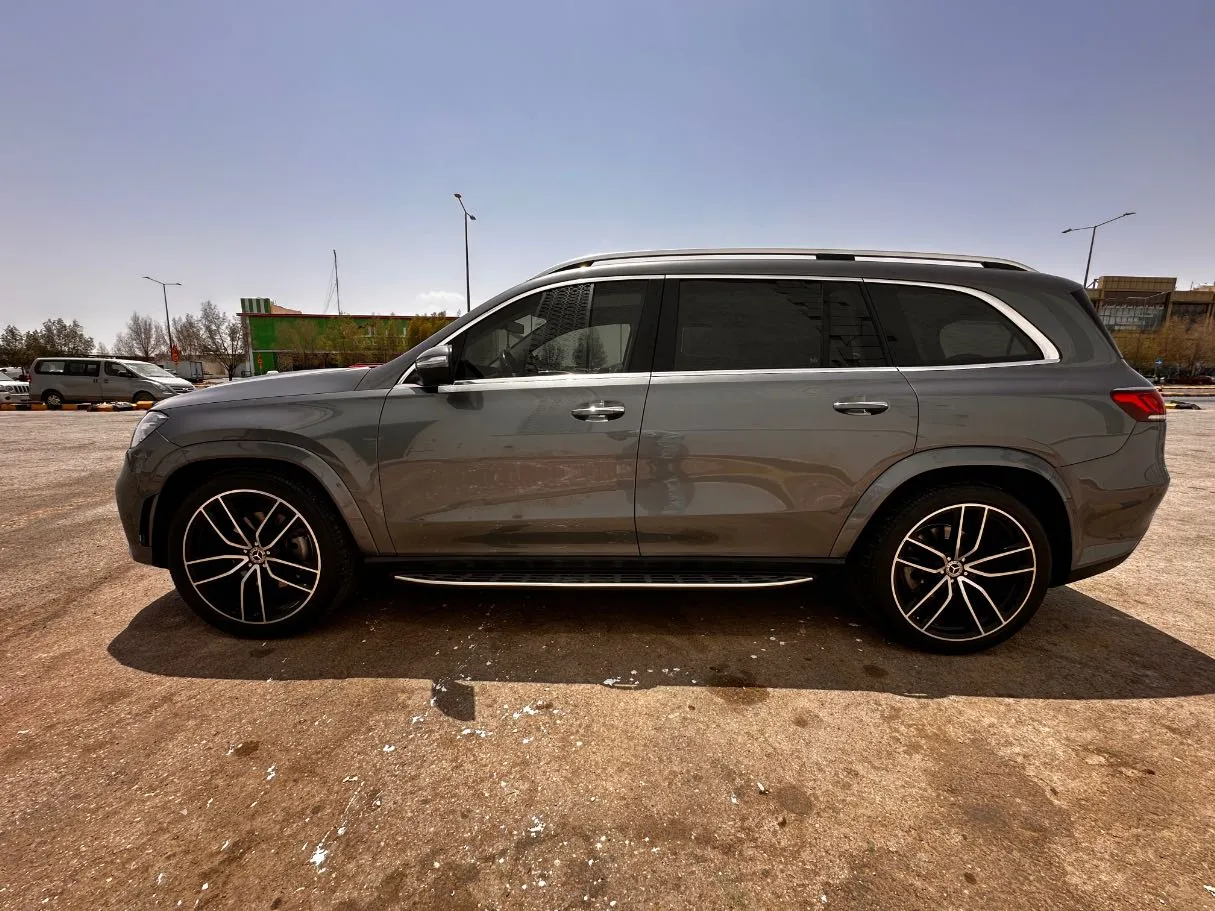 Car image 8