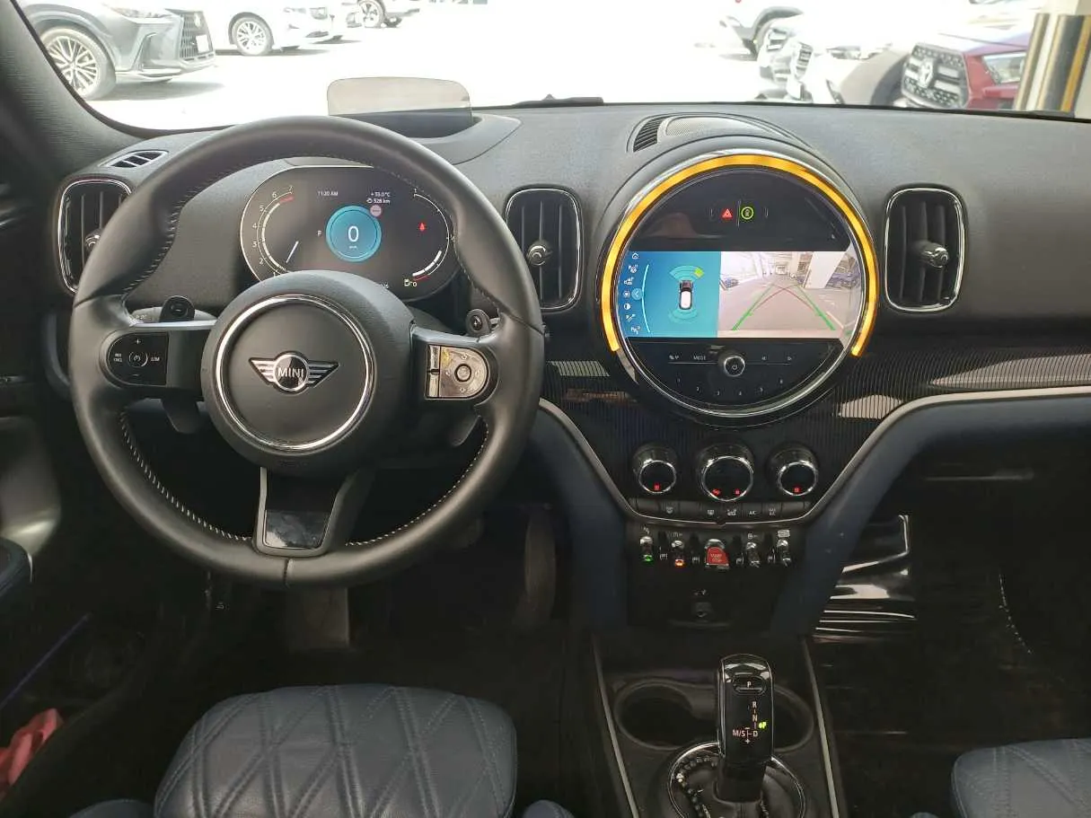 Car image 15