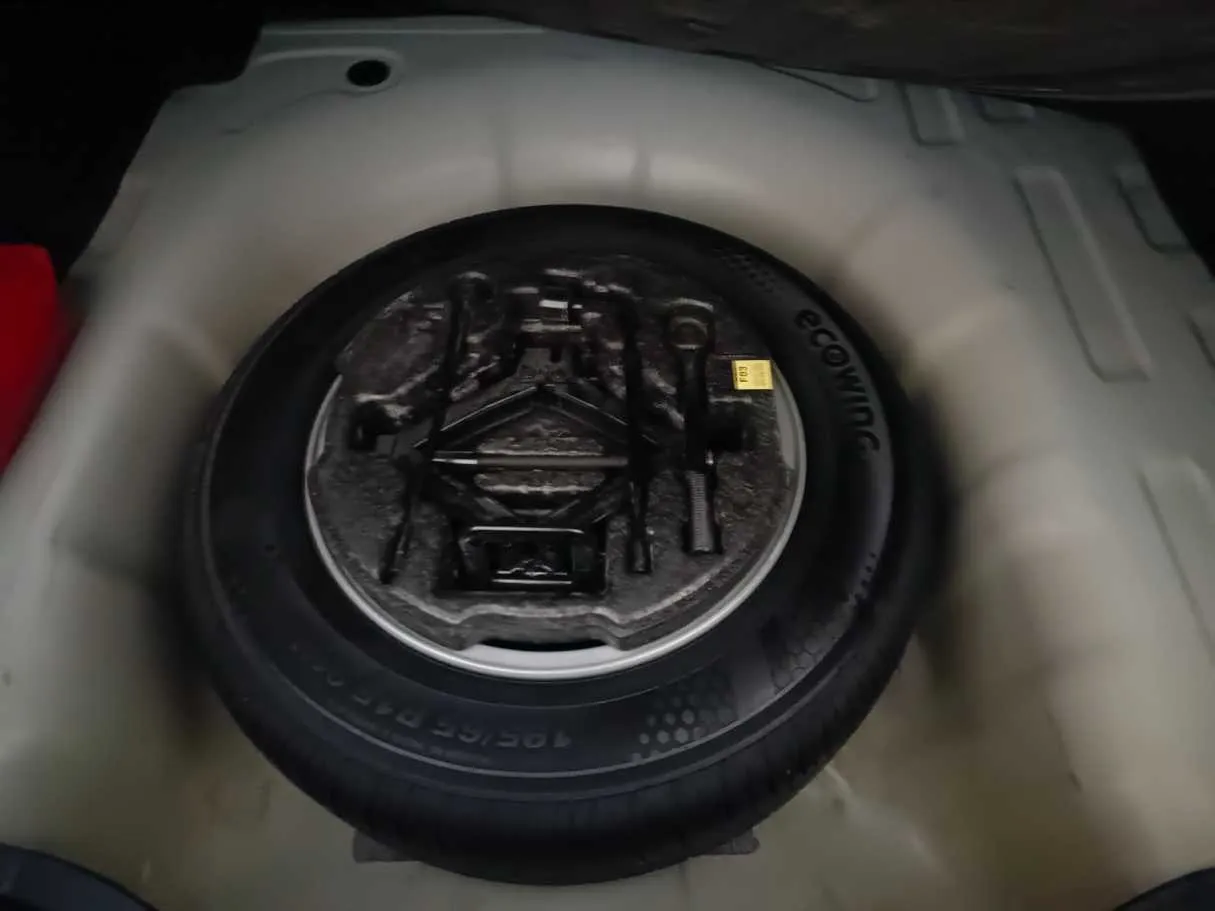 Car image 24