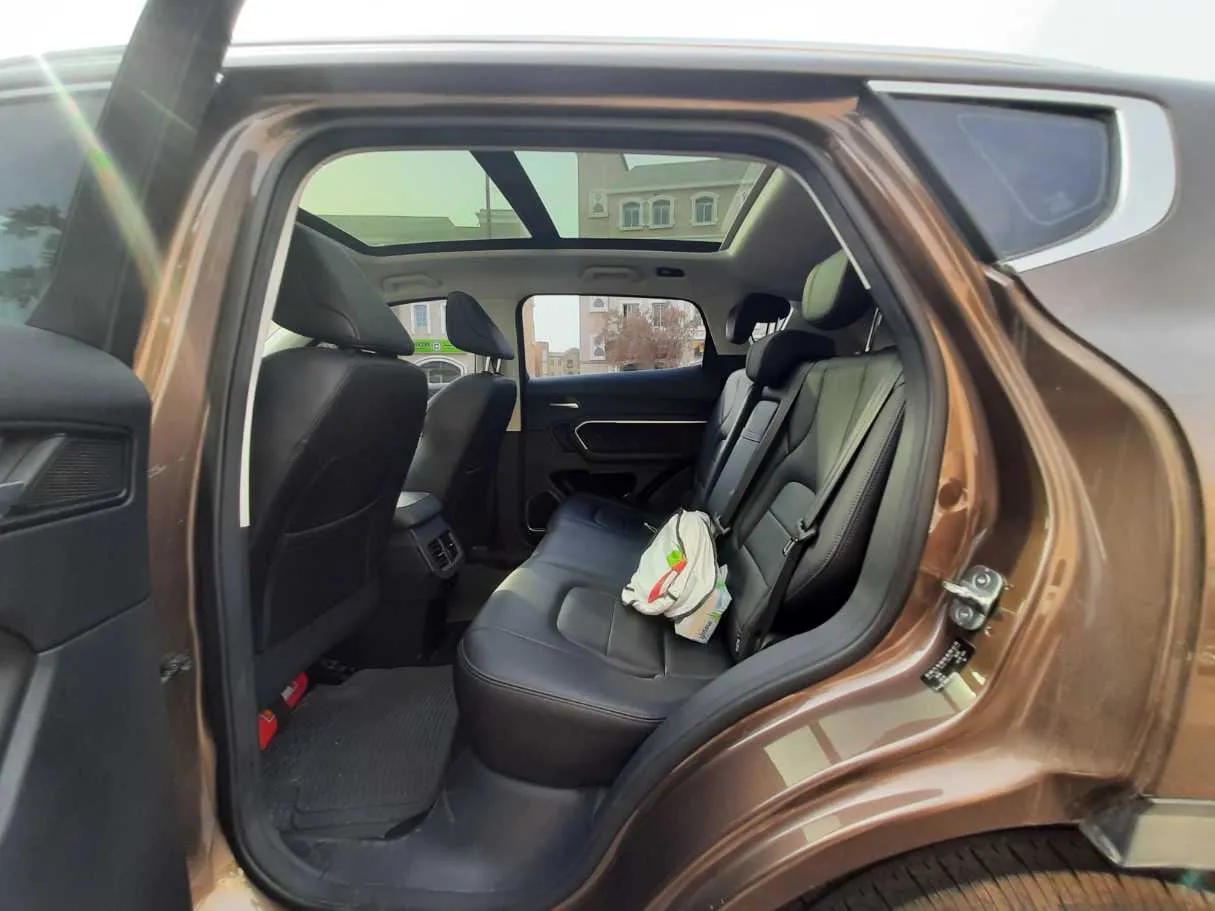Car image 13