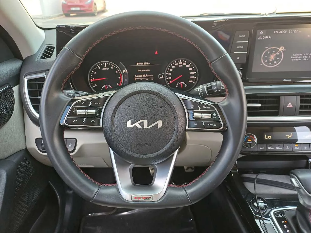 Car image 18