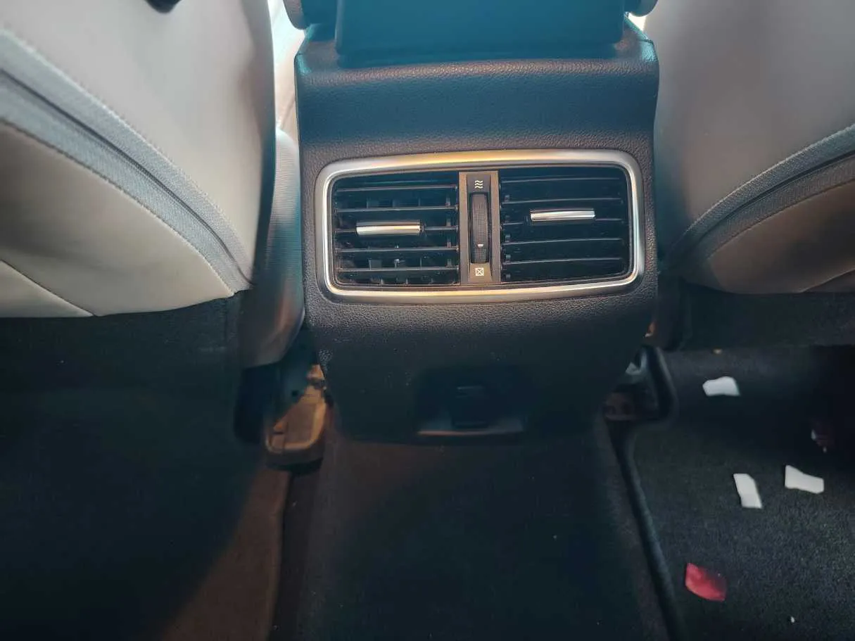 Car image 27