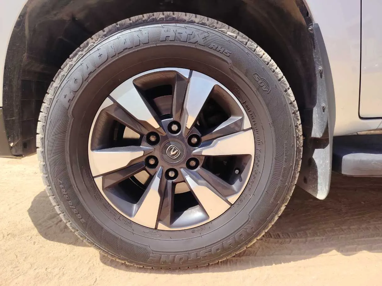Car image 10