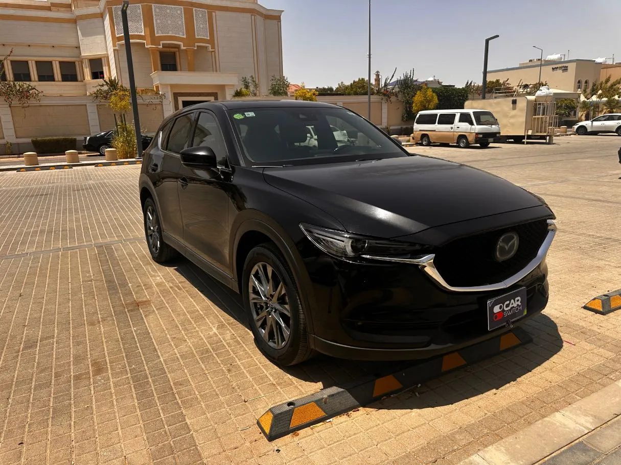 Car image 3