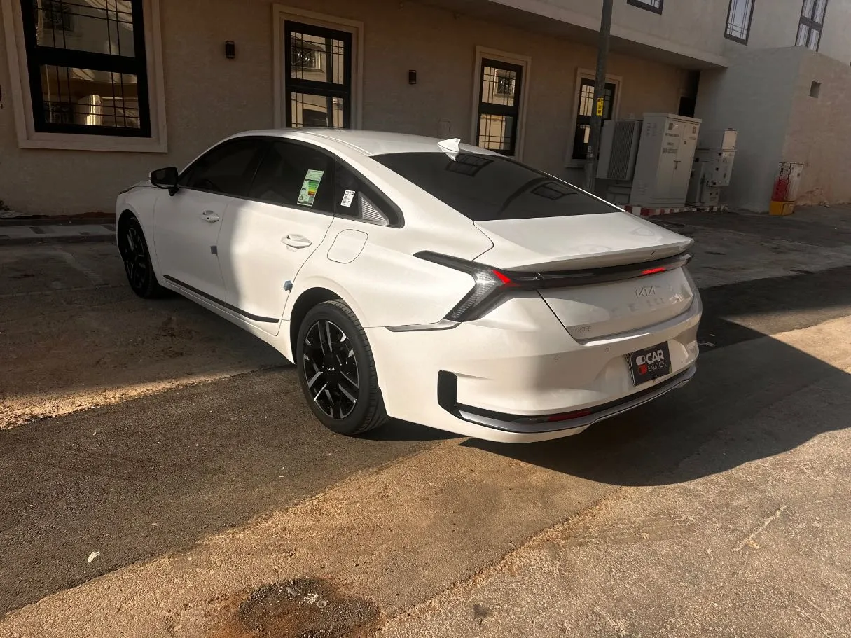 Car image 7