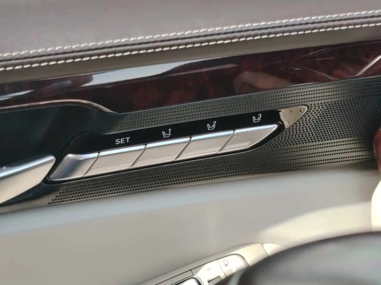 Car image 36