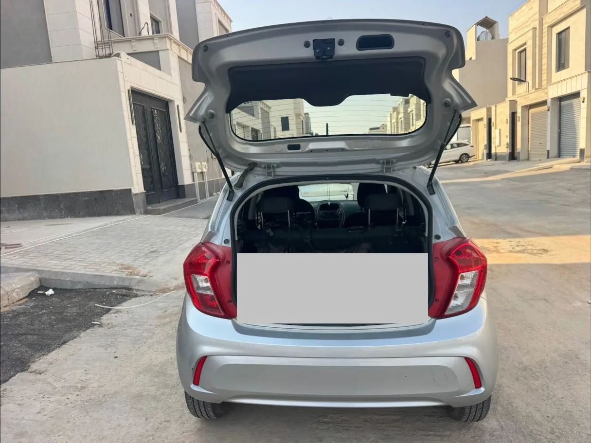Car image 19