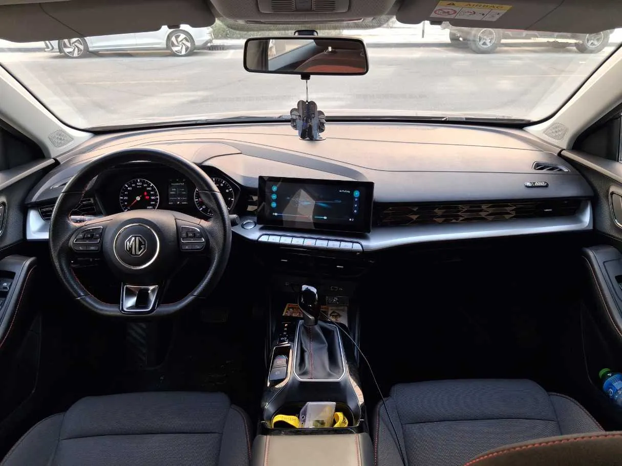 Car image 14