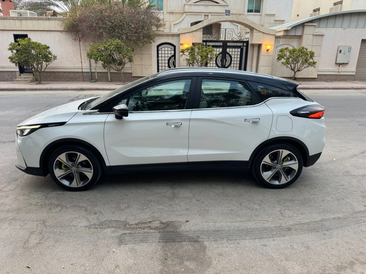 Car image 8