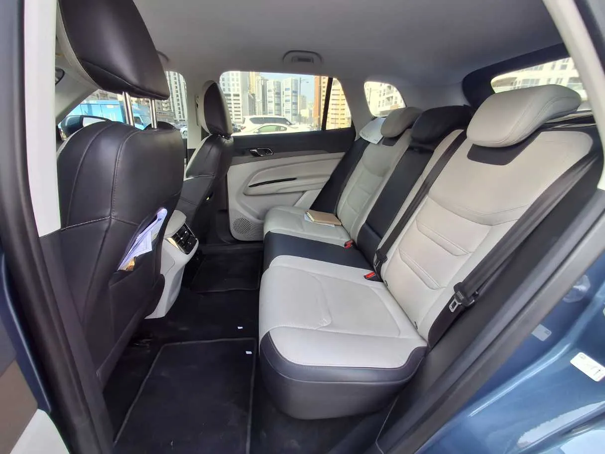 Car image 13