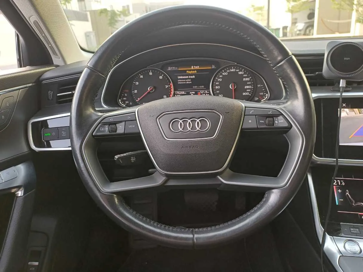 Car image 18