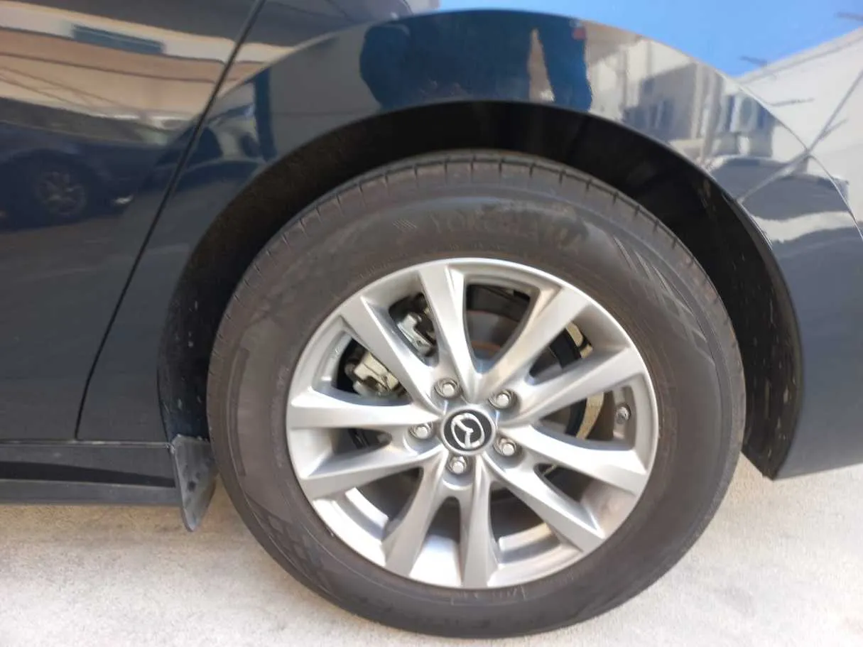 Car image 9