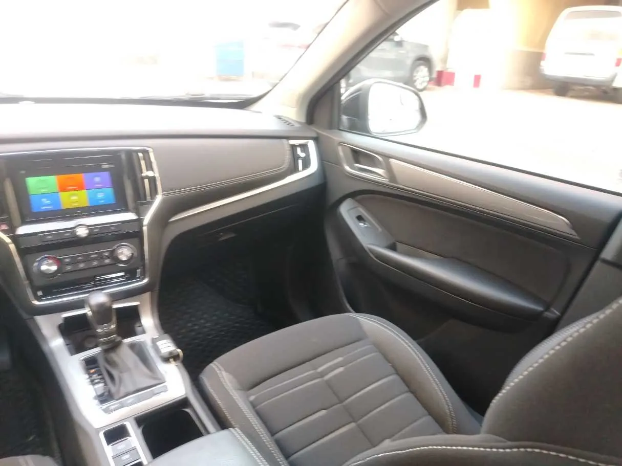 Car image 32