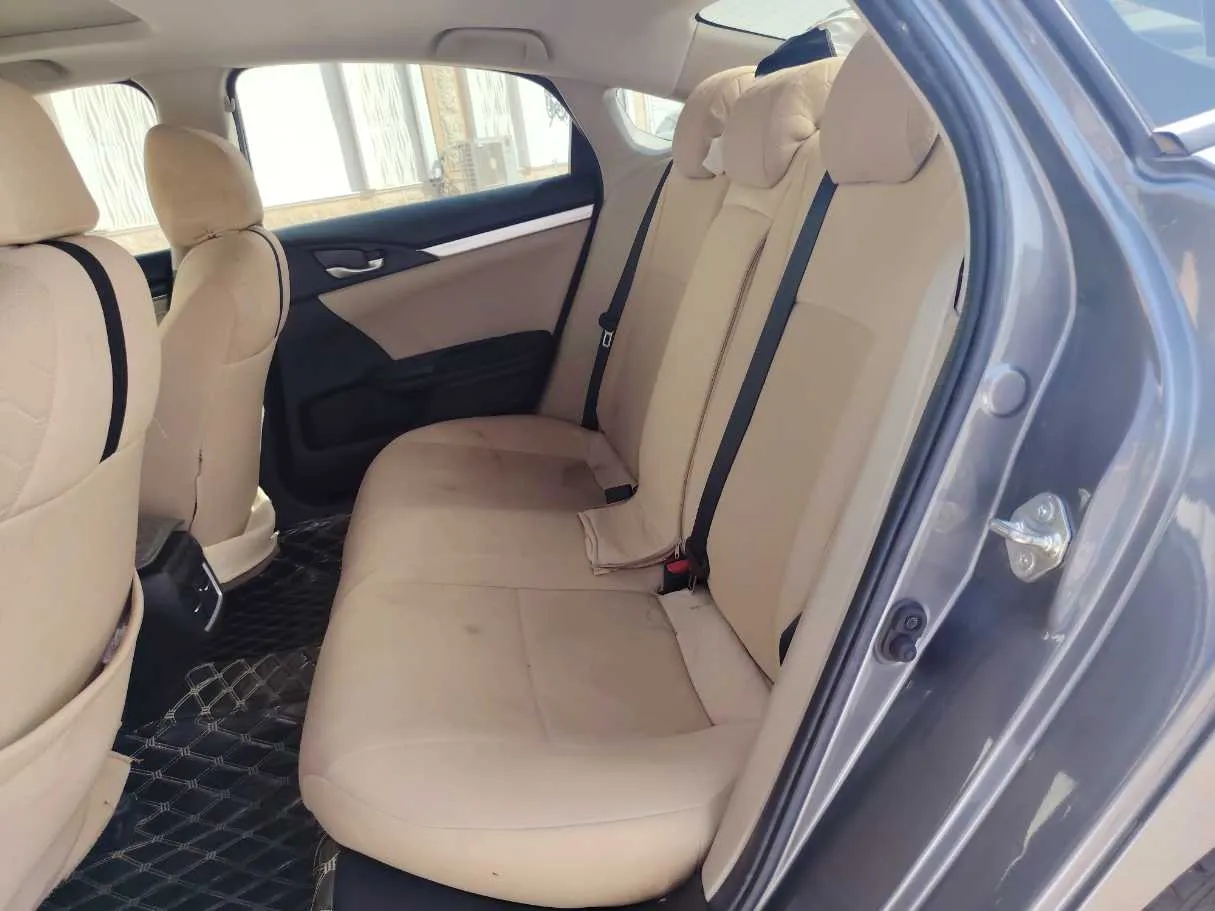 Car image 16