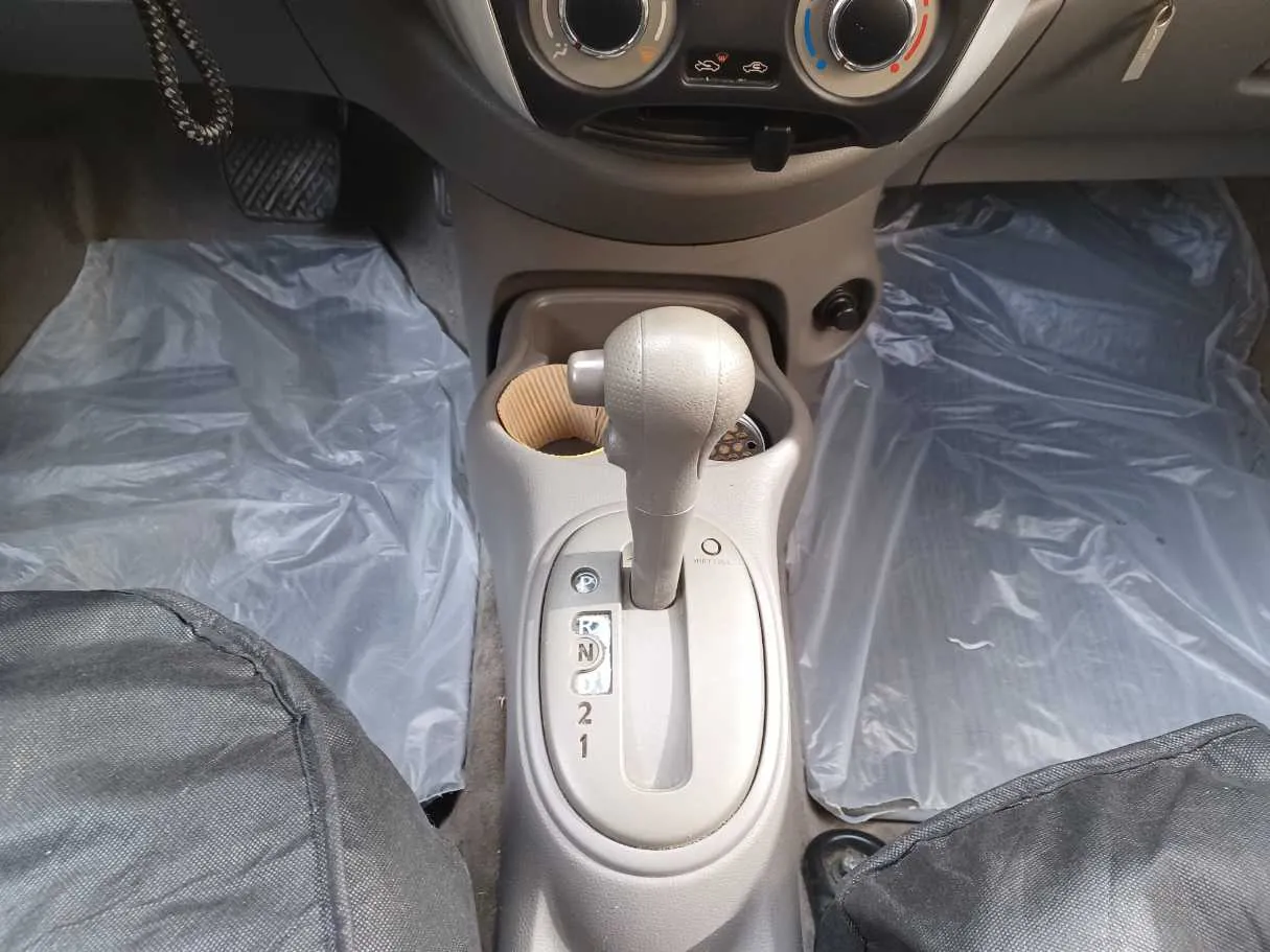 Car image 13