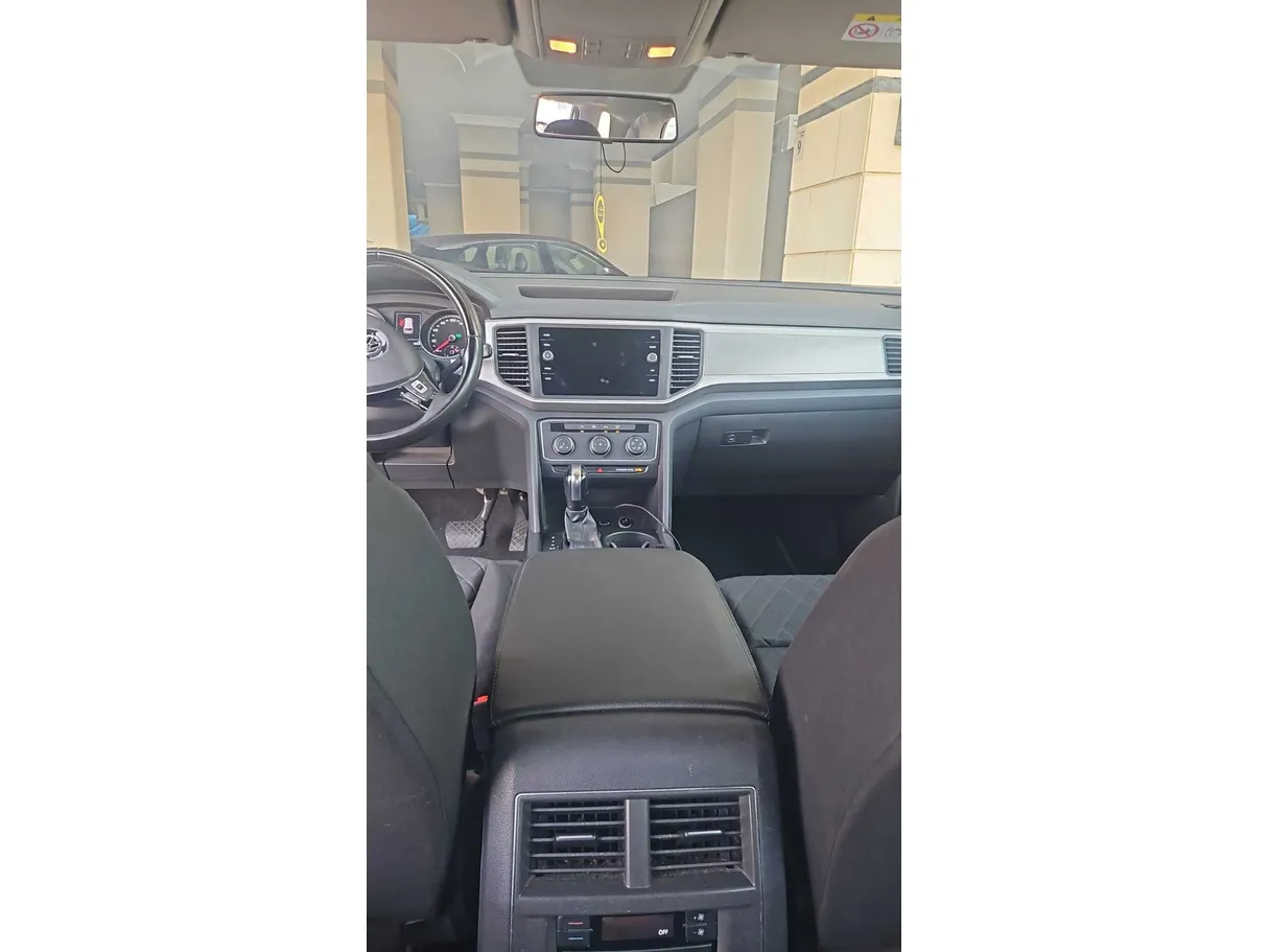 Car image 26