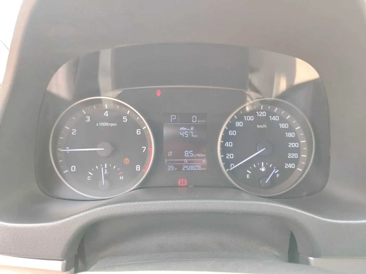 Car image 28
