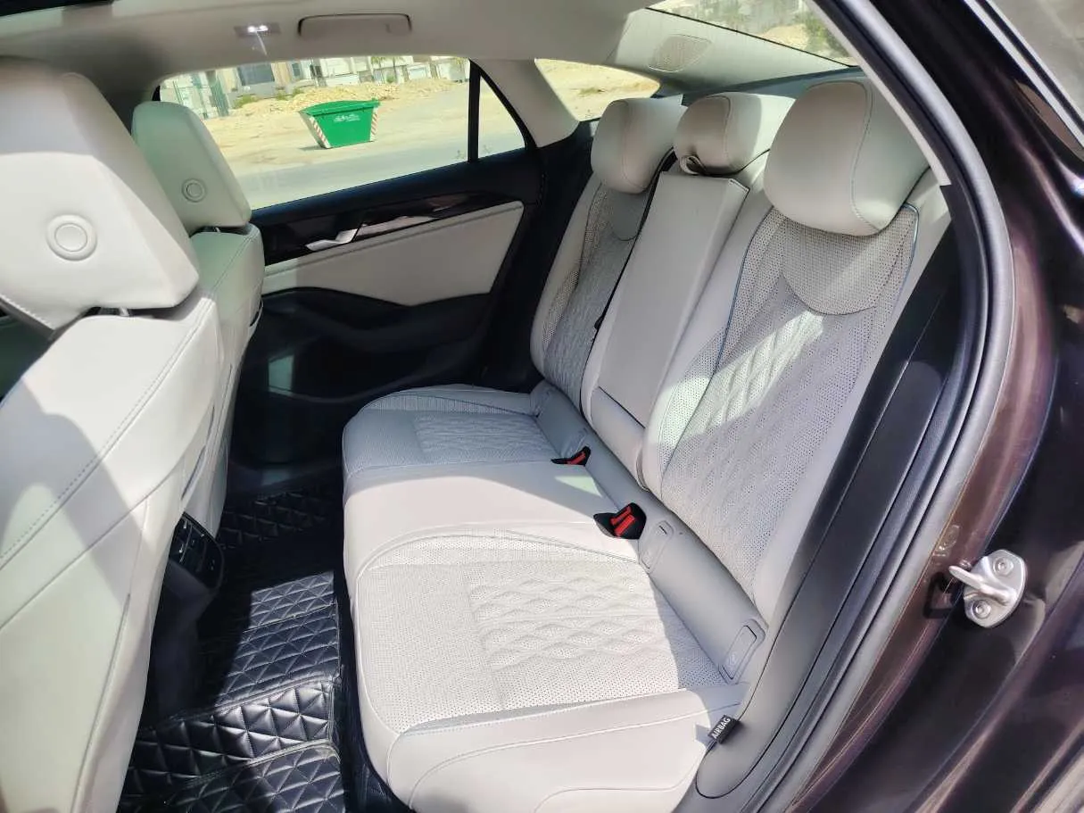 Car image 17