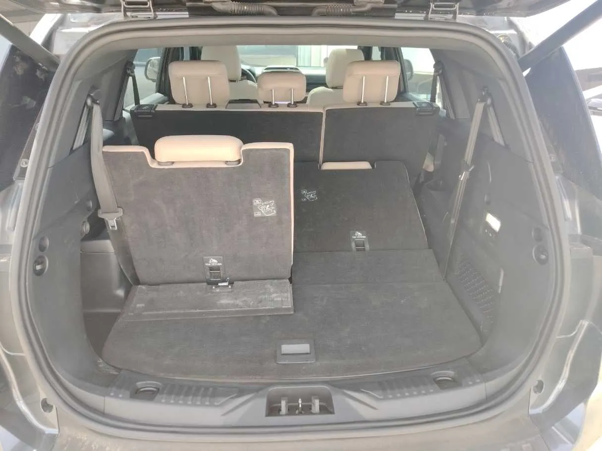 Car image 35