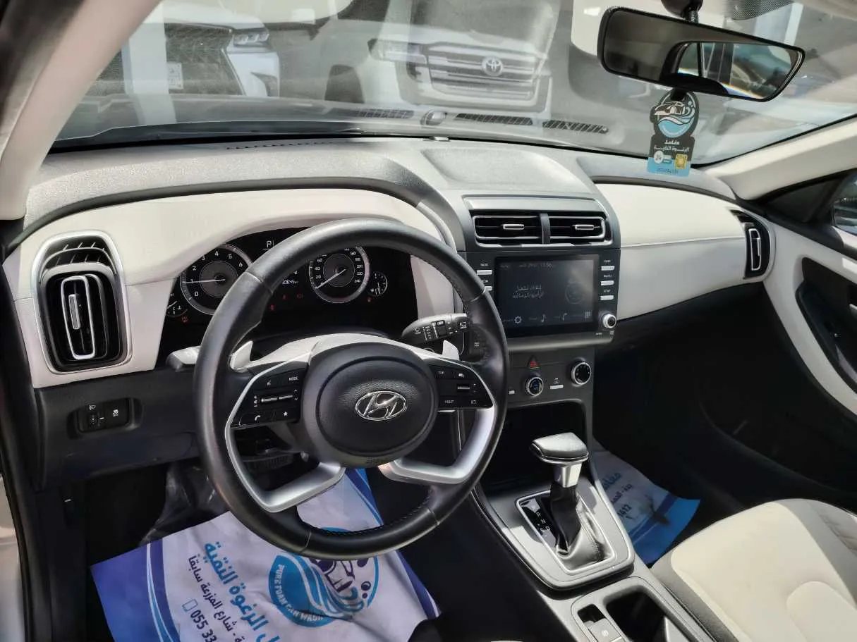 Car image 16