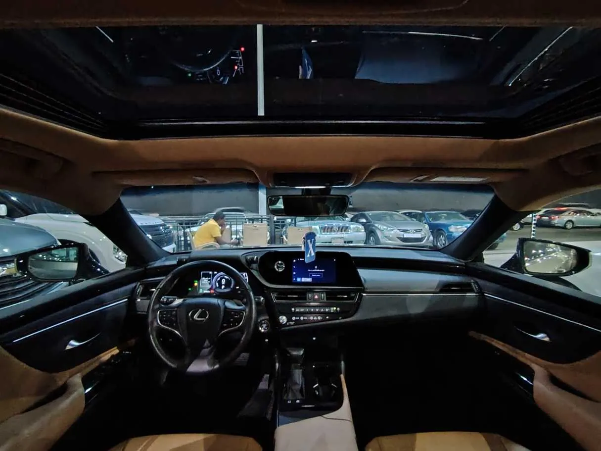 Car image 23