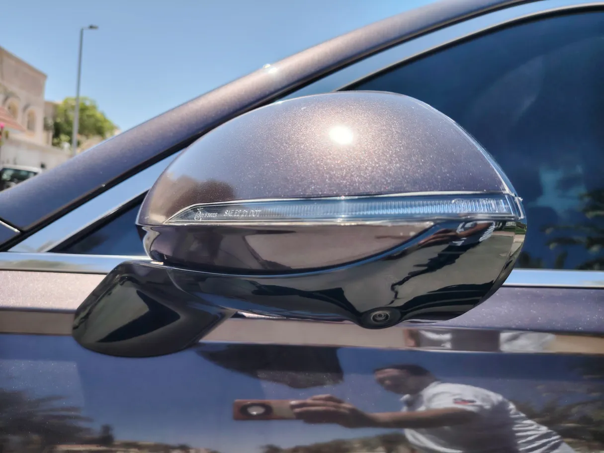 Car image 30