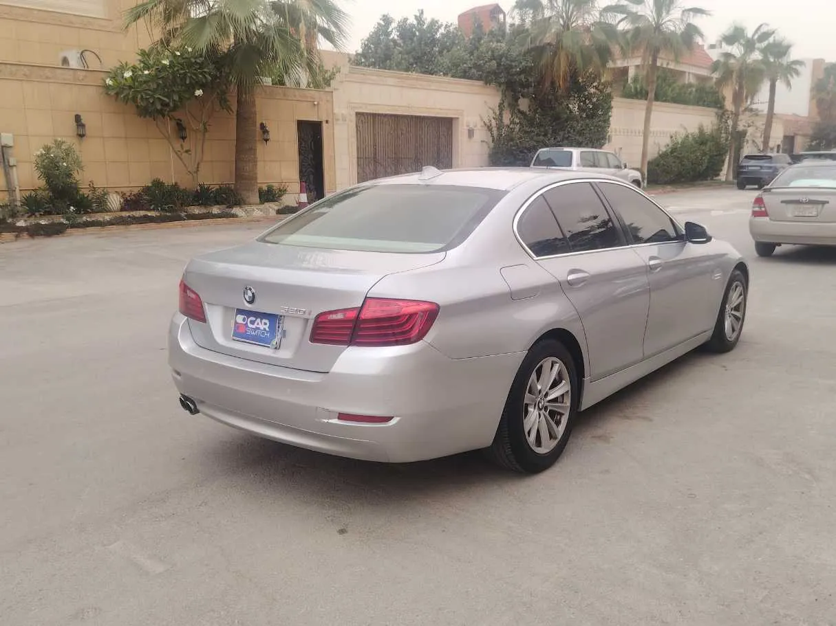 Car image 5