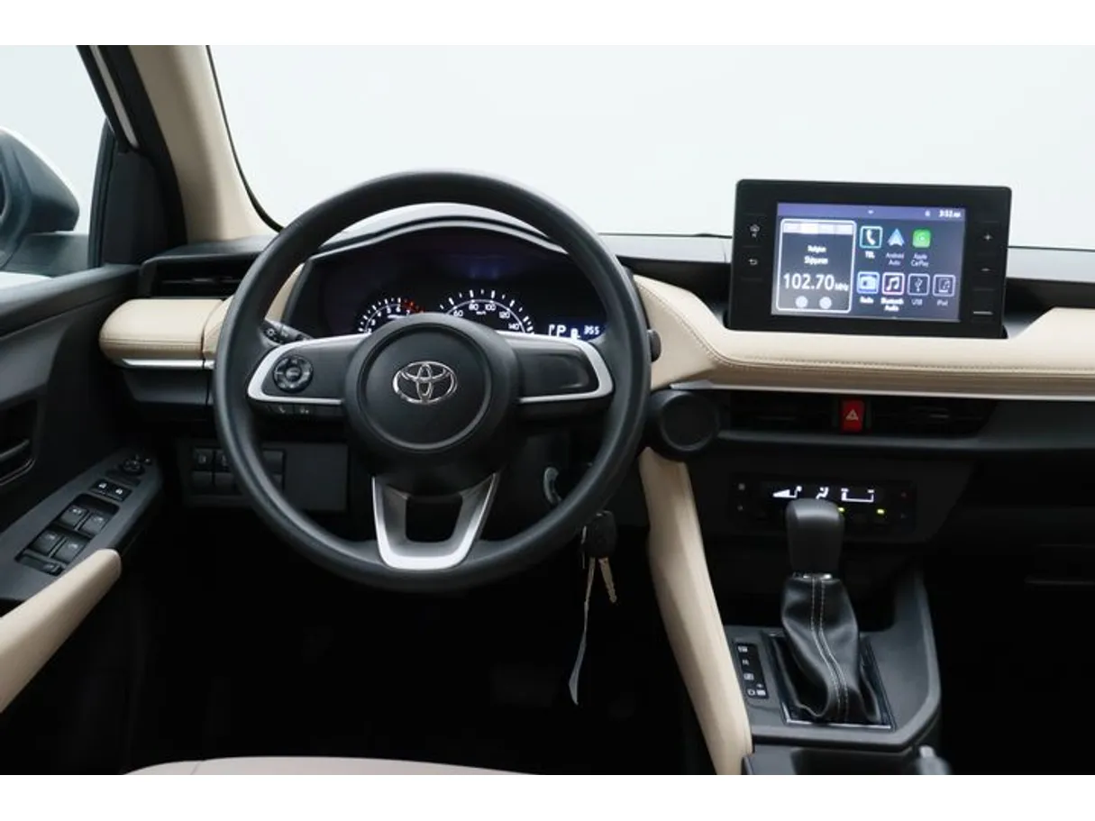 Car image 15